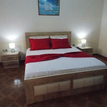 Apartment Dejvi Sarandë Exteriör bild