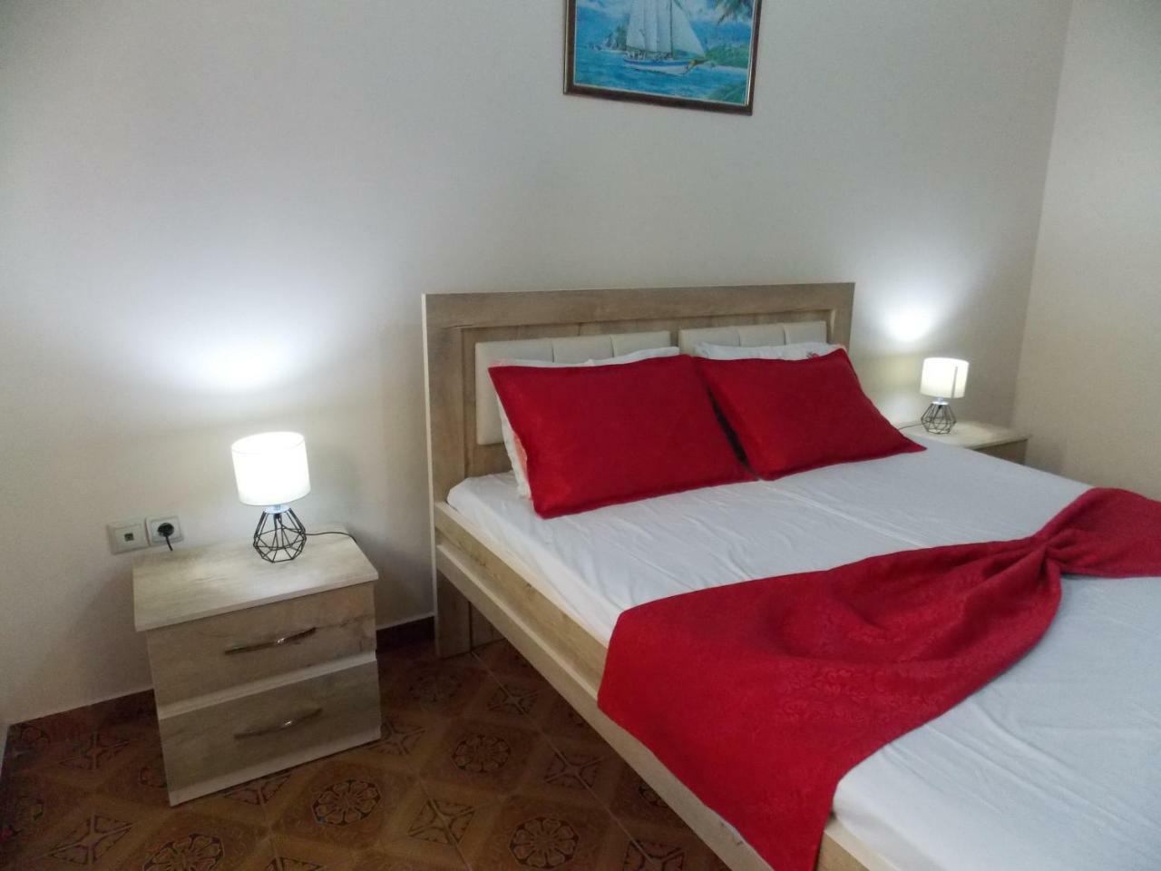 Apartment Dejvi Sarandë Exteriör bild