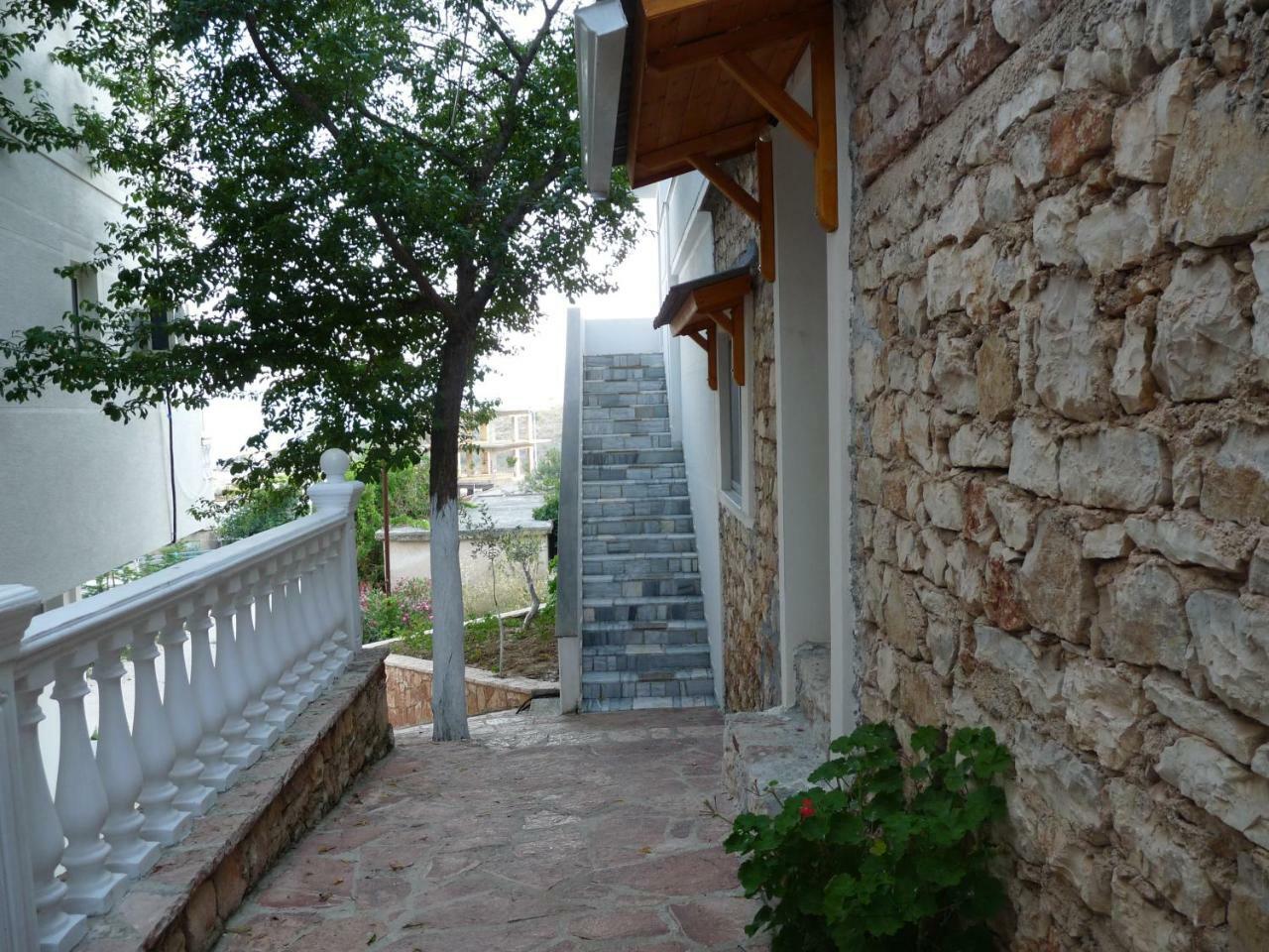 Apartment Dejvi Sarandë Exteriör bild
