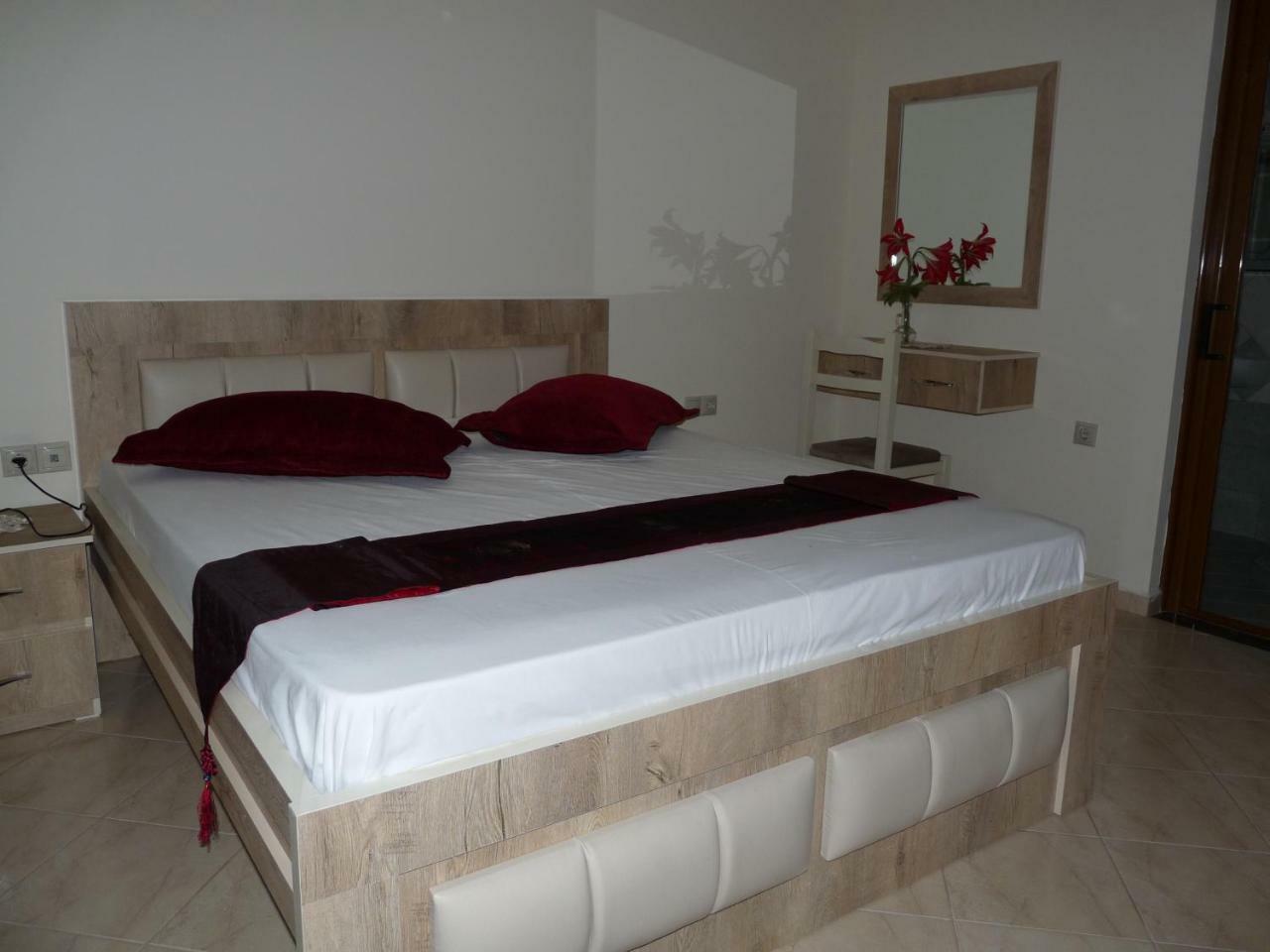 Apartment Dejvi Sarandë Exteriör bild