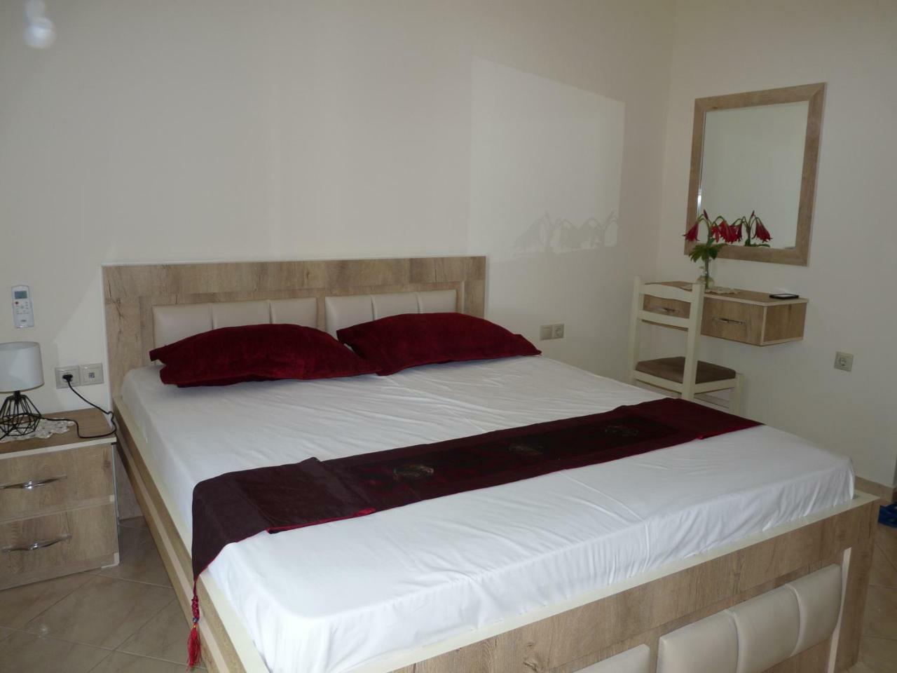 Apartment Dejvi Sarandë Exteriör bild