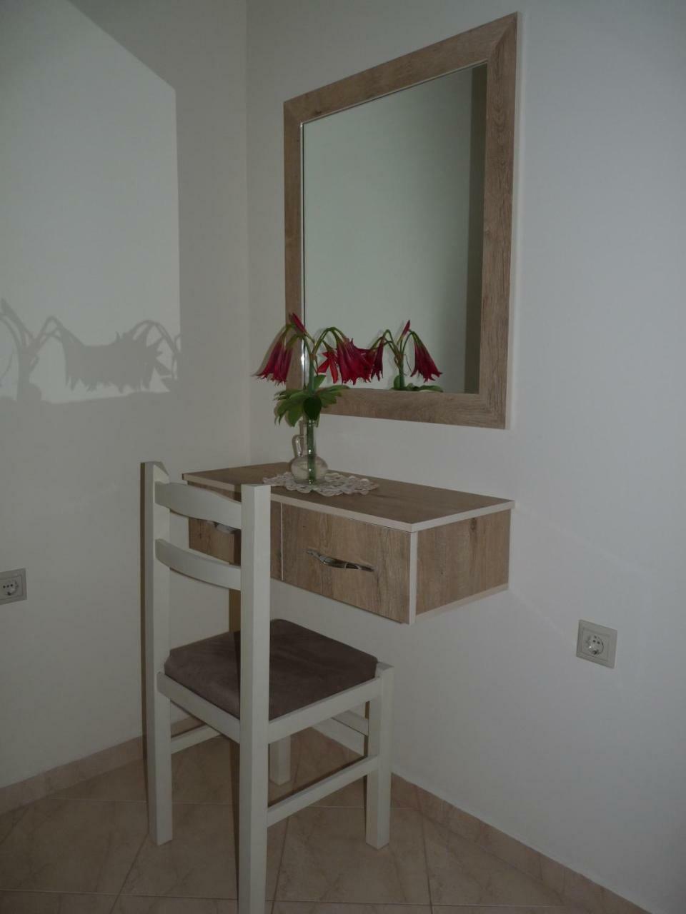 Apartment Dejvi Sarandë Exteriör bild